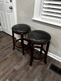 2 Stools/Seats —