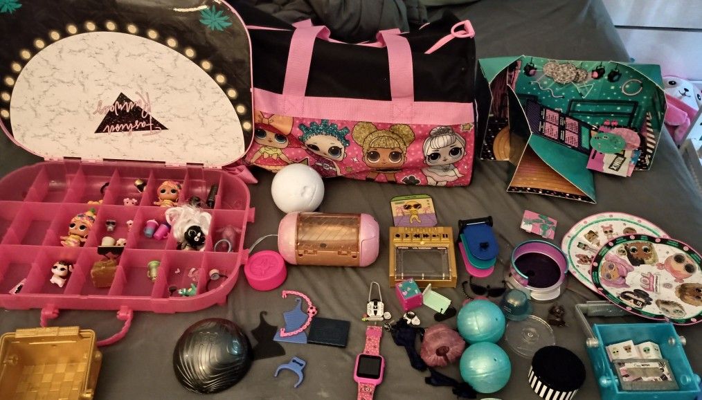 LOL Surprise Watch Dolls Carrying Case Random Pieces