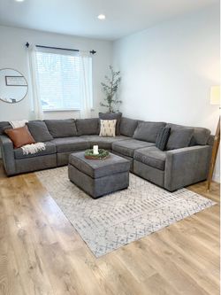 Beautiful sectional couch with ottoman DELIVERY 🚚