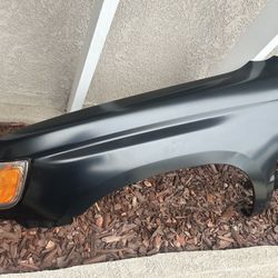 96-02 Toyota 4-Runner Fenders and Lenses.