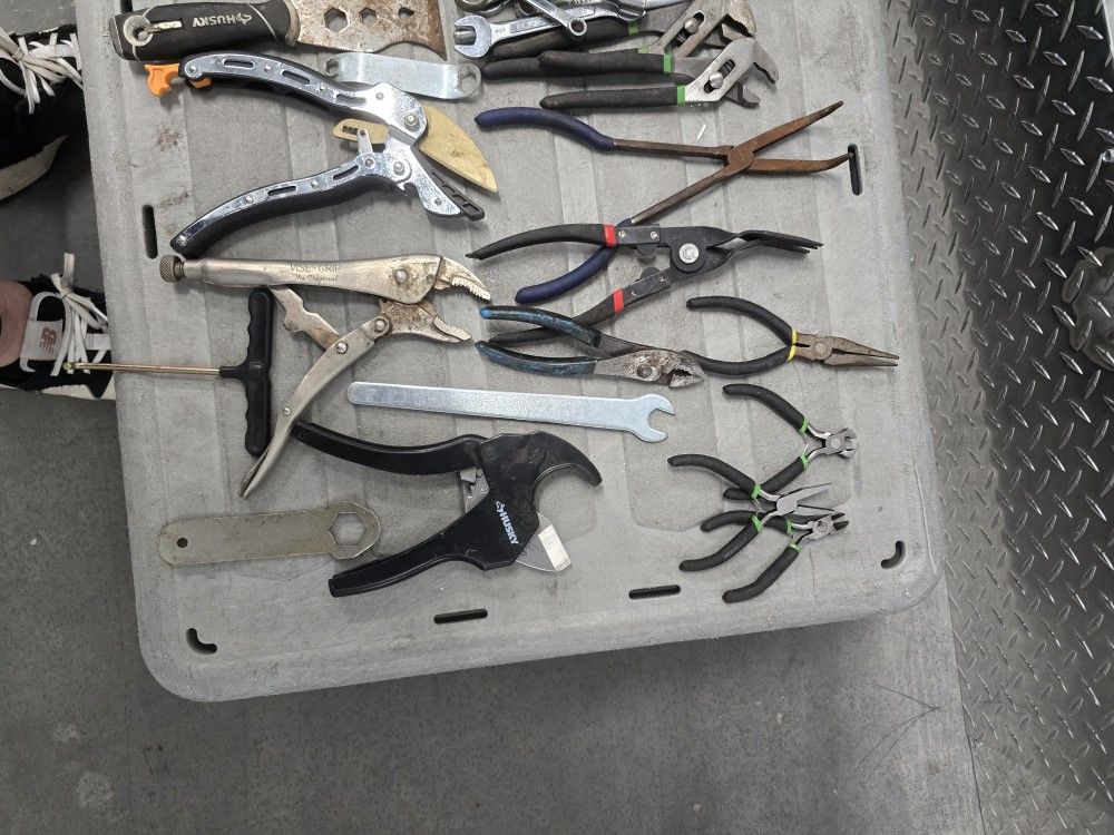 ASSORTED TOOLS BOX