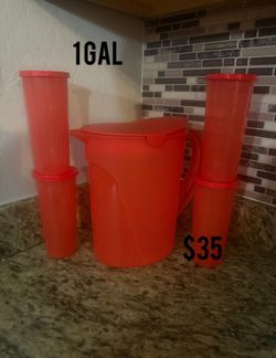 Tupperware Jug with Cups