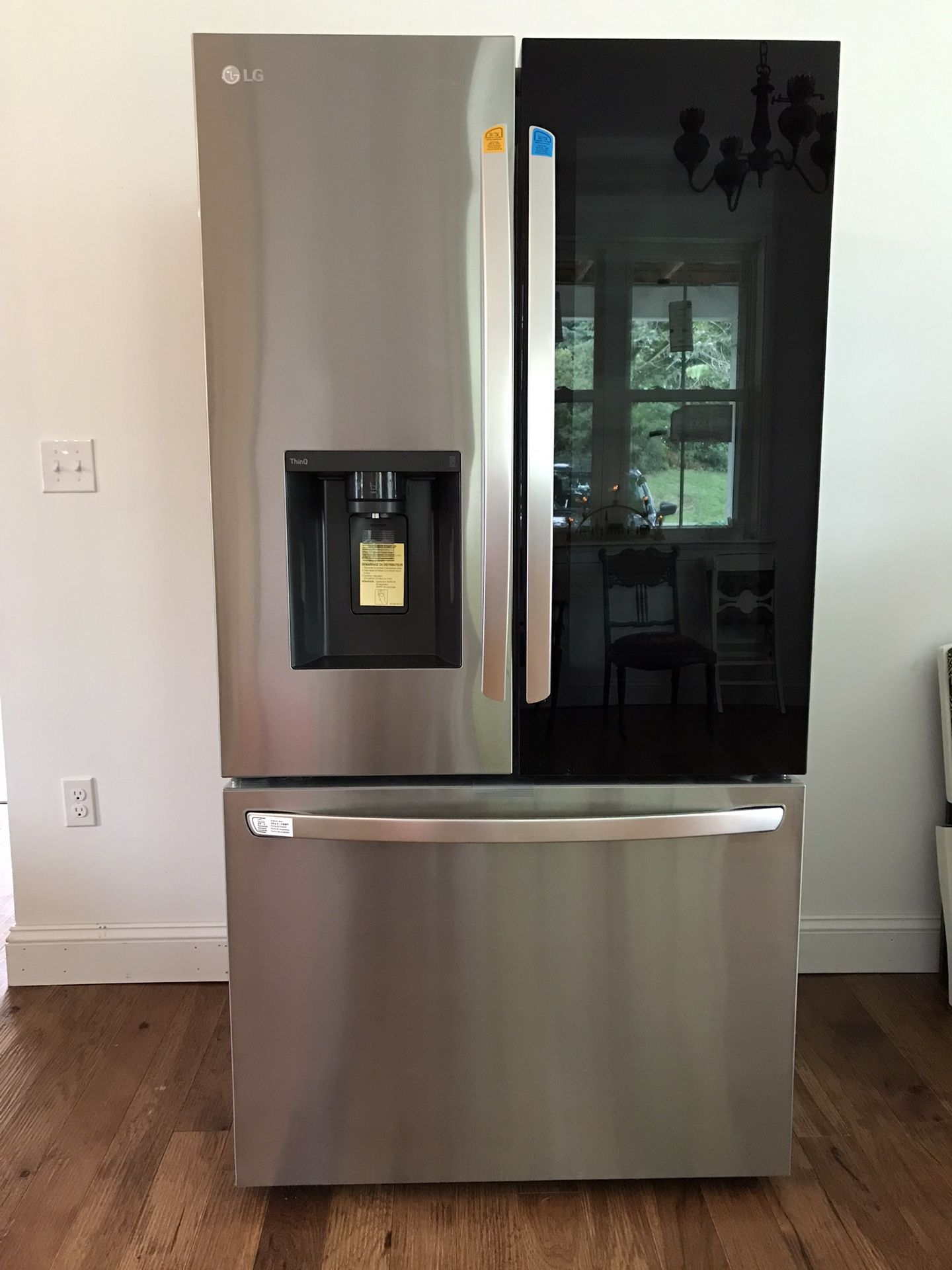 LG Smart Refrigerator LRFOC2606