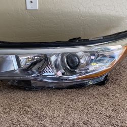 Factory OEM 2014-2016 Toyota Highlander Left Driver Side Halogen Headlight 