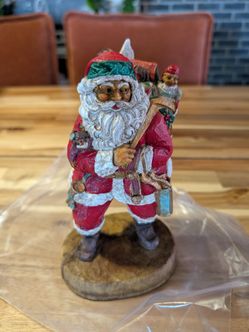 (S3) Vintage Santa Claus Figurine