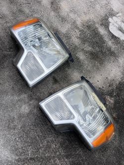 09-14 F150 Headlights head lamp $20