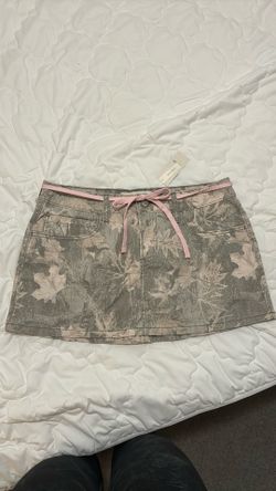 Hollister forest mini skirt