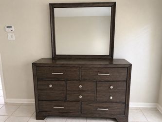 Dresser