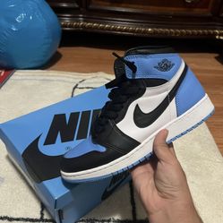 AIR JORDAN 1 RETRO UNIVERSITY 