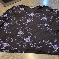 Women 2XL Briggs New York black 3/4 sleeve blouse with blue floral pattern Lot 58