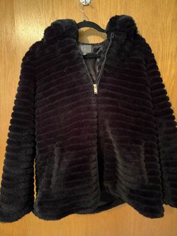 L woman fur coat