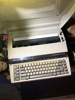 Sears Sr2000 Typewriter And Office Supplies