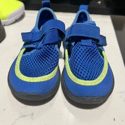 Toddler water shoes