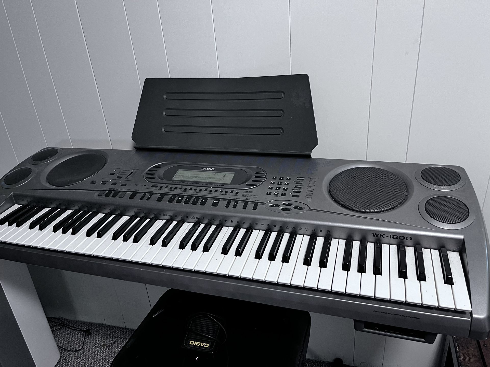 Casio WK 1800 Keyboard With Stand And Seat