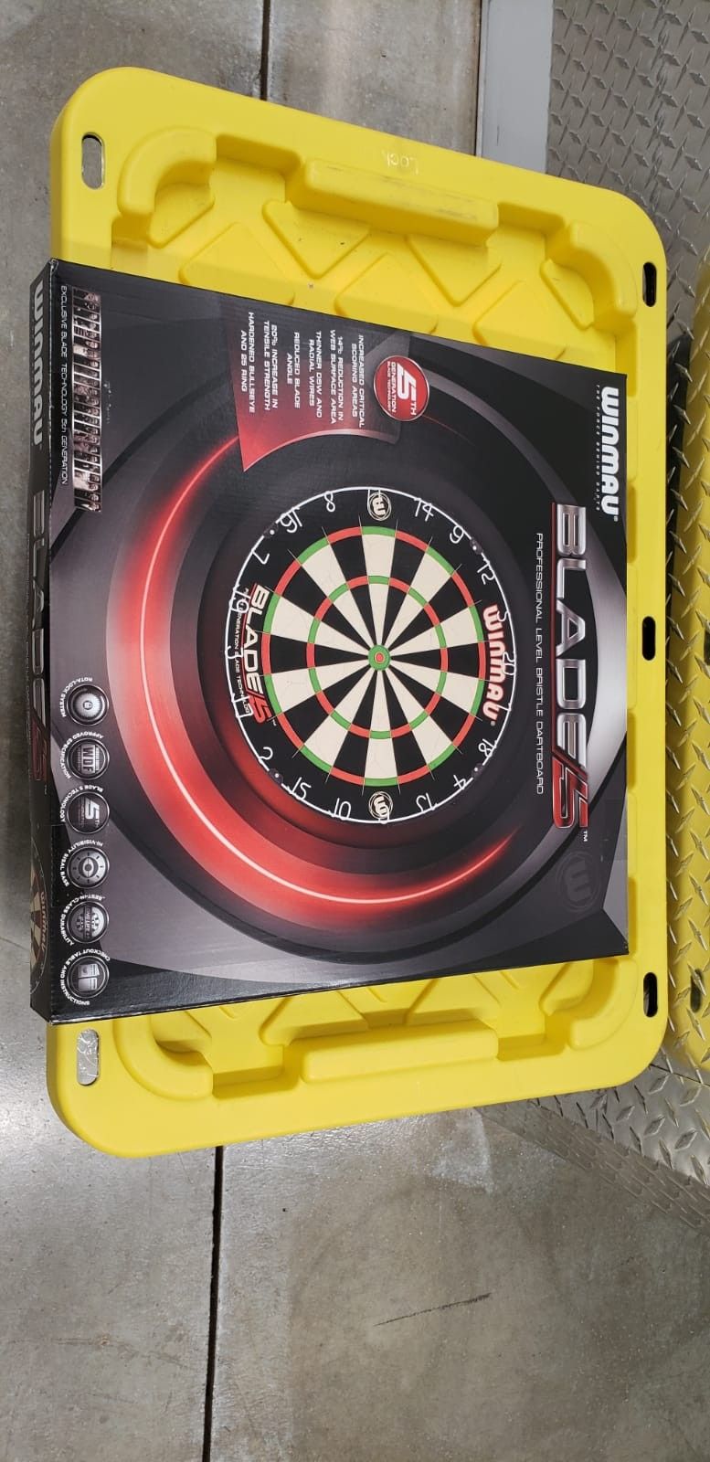 Winmau Blade 5 Bristle Dartboard with All New Thinner Wiring for Higher  Scoring and Reduced Bounce
