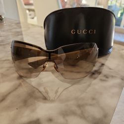 Gucci Sunglasses With Leather Case
