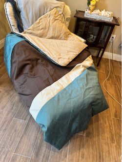 Chez Moi Collection King Size Comforter