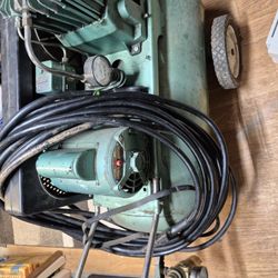 Craftsman 30 gallon air compressor.