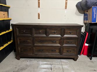 Bedroom Dresser/ 9 Drawers