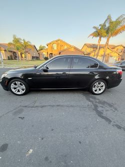 528 BMW black on black