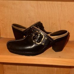Fyre Black Leather Slide On Wooden Heel Mules/Clogs