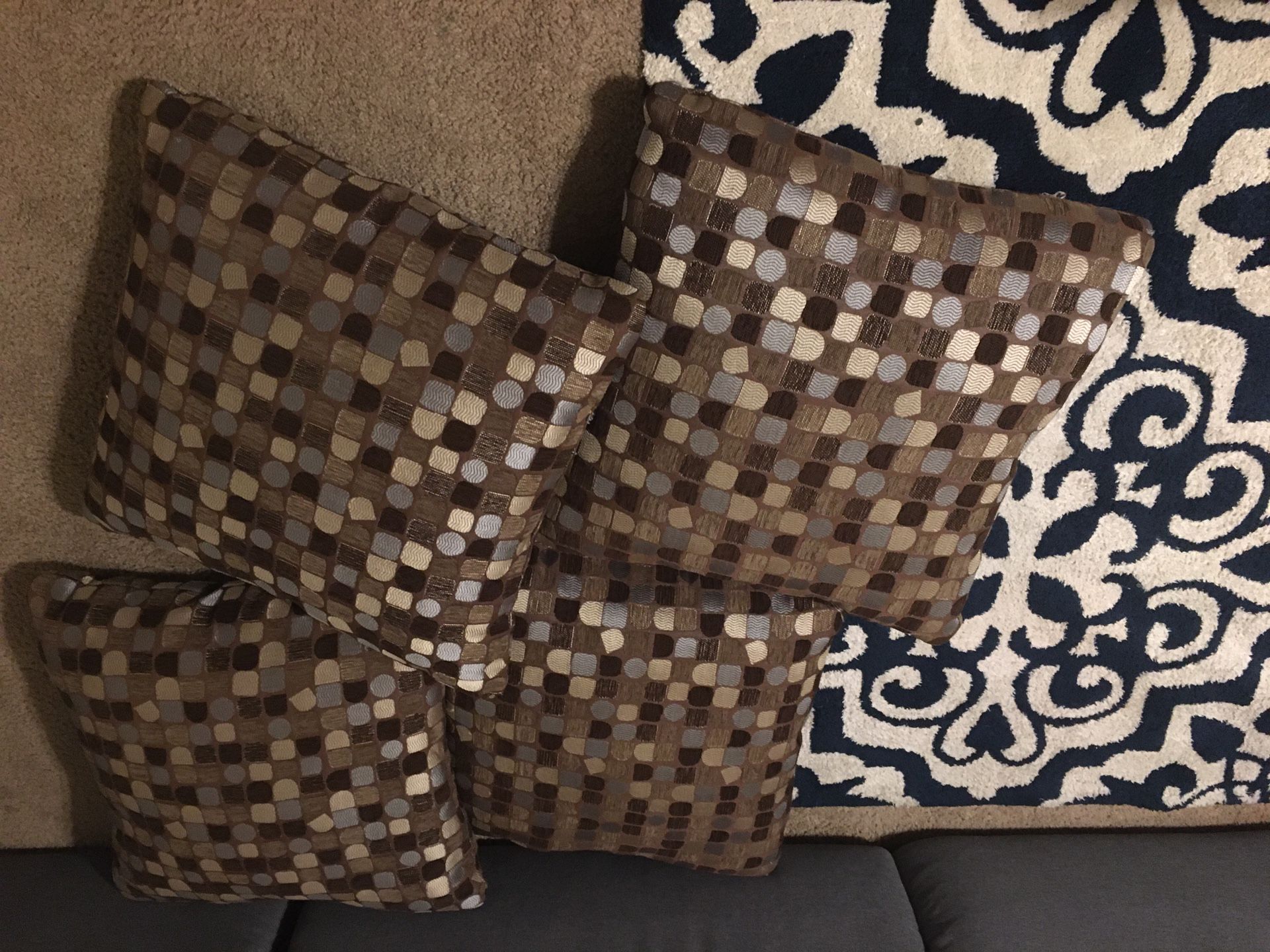 4 Couch Pillows