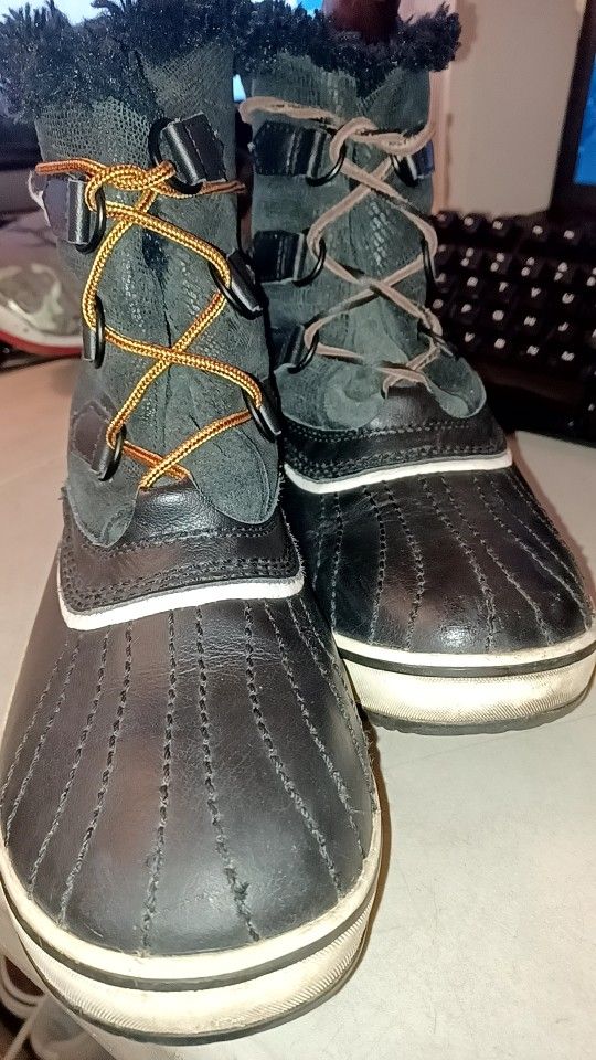 SOREL | Tivoli Turtledove Lined Boots in Black.
Womens Size 9