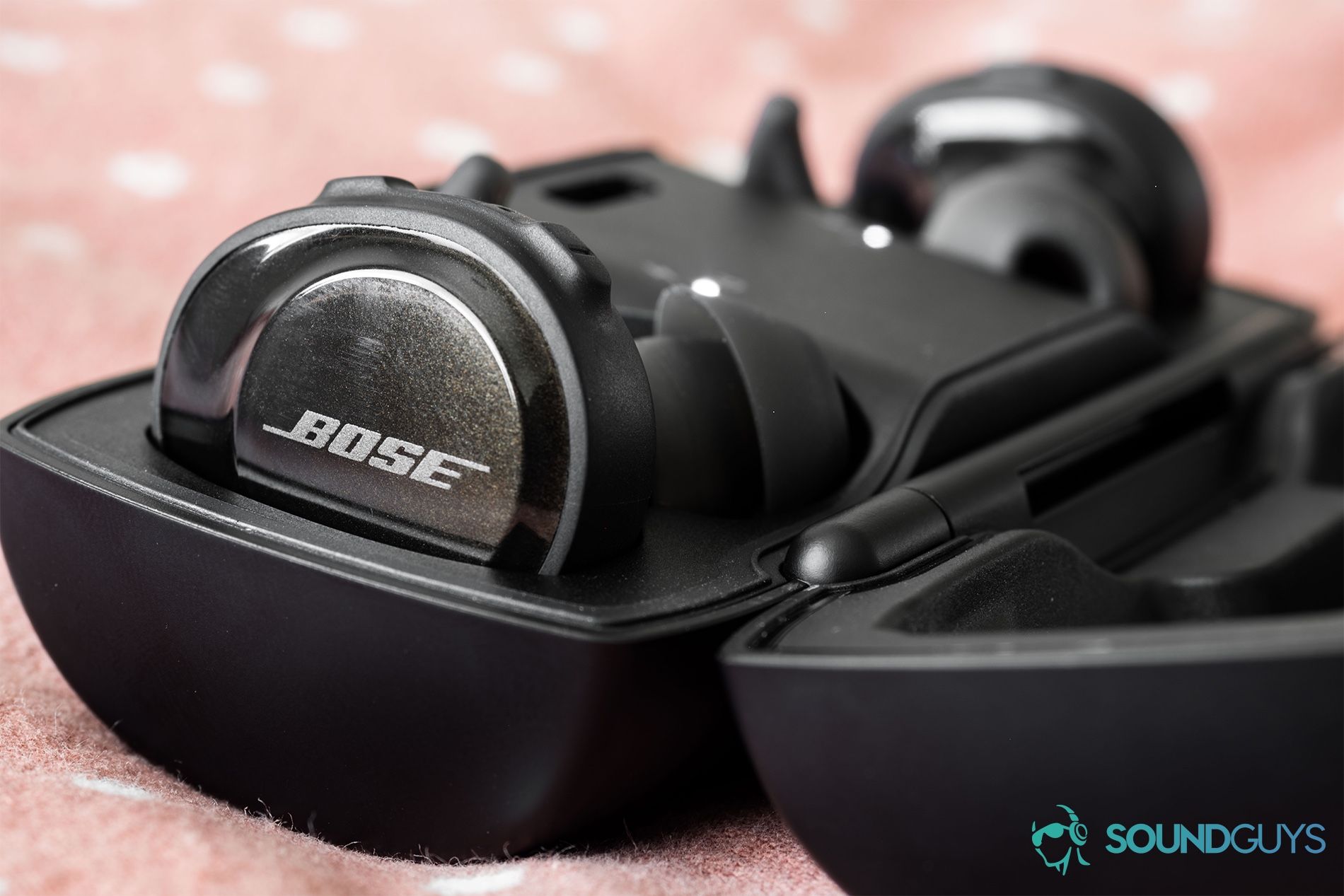 Bose SoundSport Free (wireless earbuds) with case