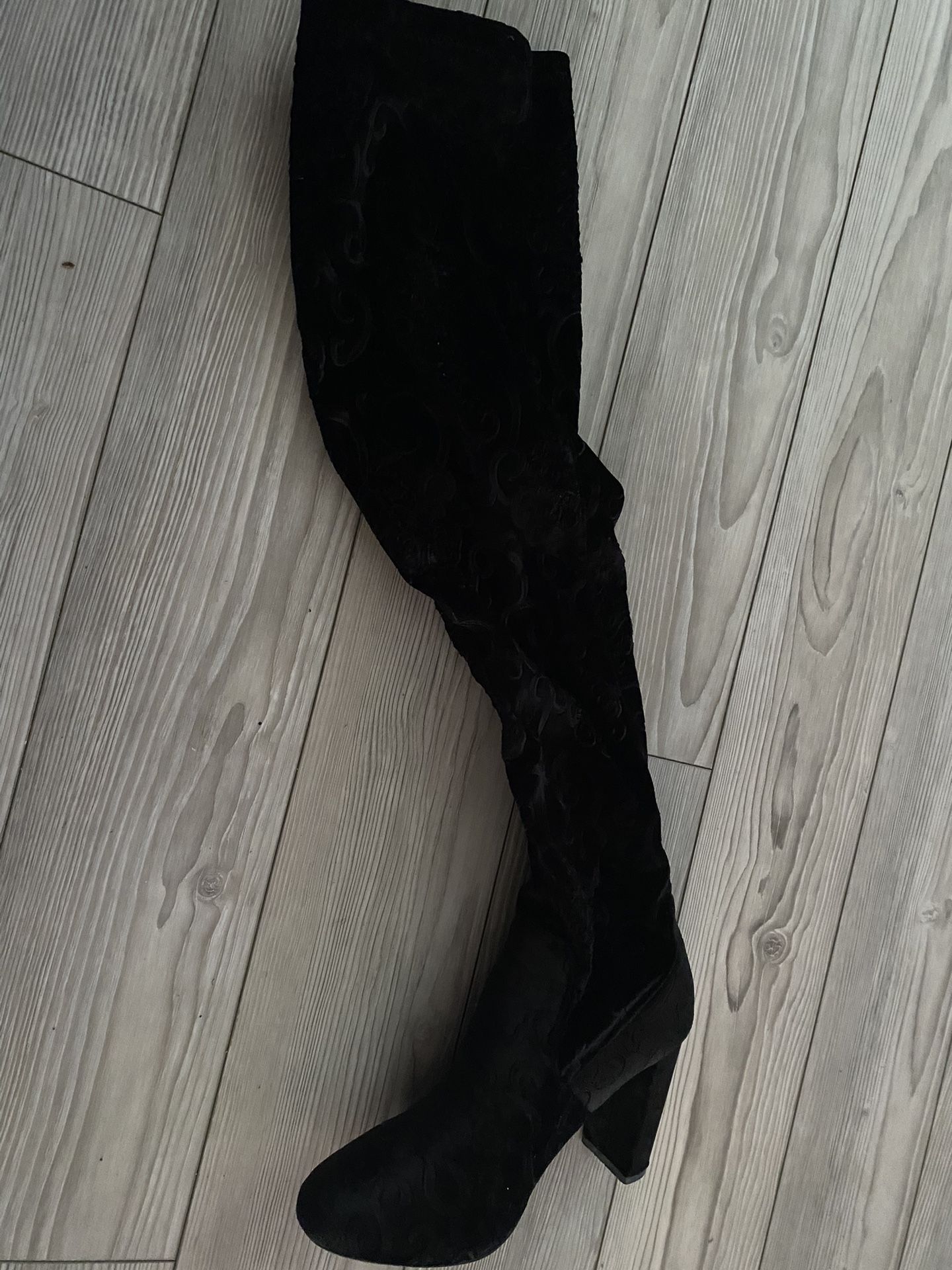 Velvet Boot With Heel💃🏼