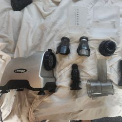 Omega Cold Press Juicer Machine, Vegetable and Fruit Juice Extractor