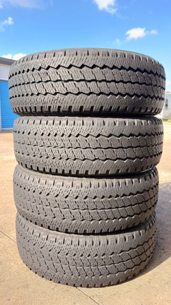 LT275/65/R20 BRIDGESTONE DUELER ( 4 tires like new )