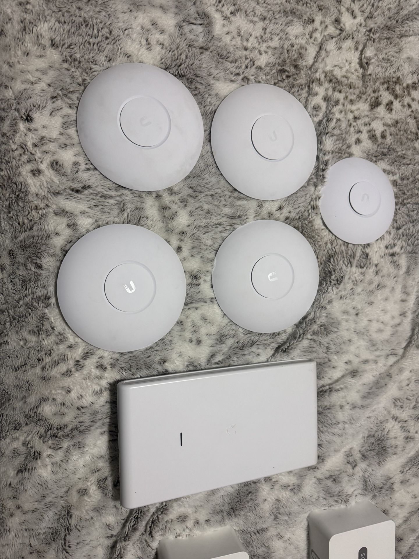 Wifi Access Points (Ubiquiti)