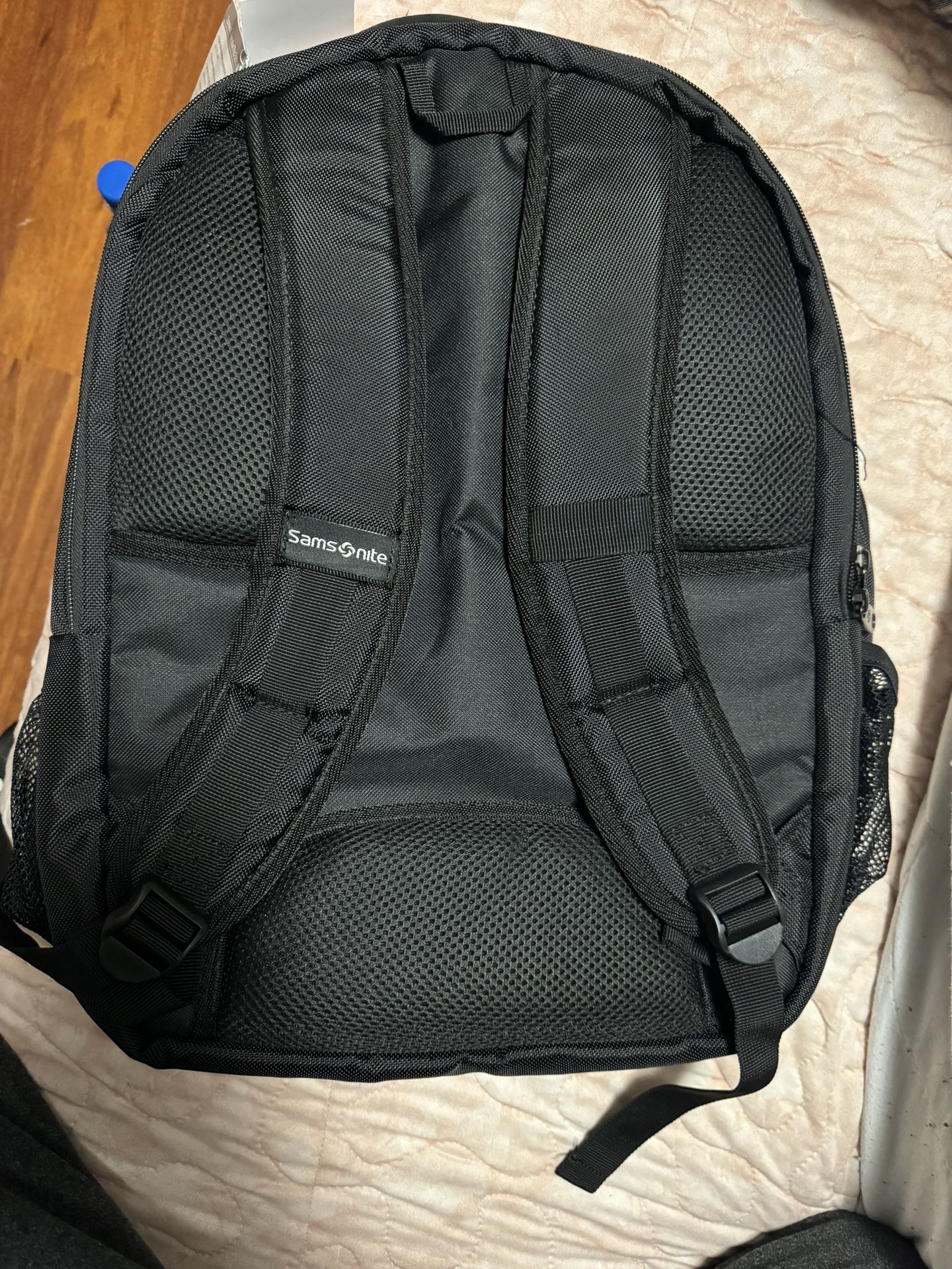 Samsonite carry On Bag