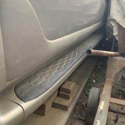 Yukon Denali xl 2005 ( Driver Running Board )