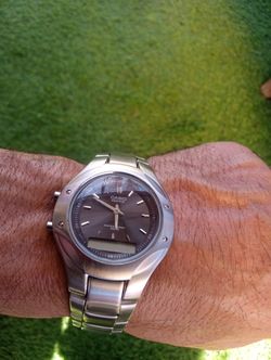 RELOJ CASIO EDIFACE PARA HOMBRE PLATEADO NUEVO SOLO NECESITA BATERÍA 