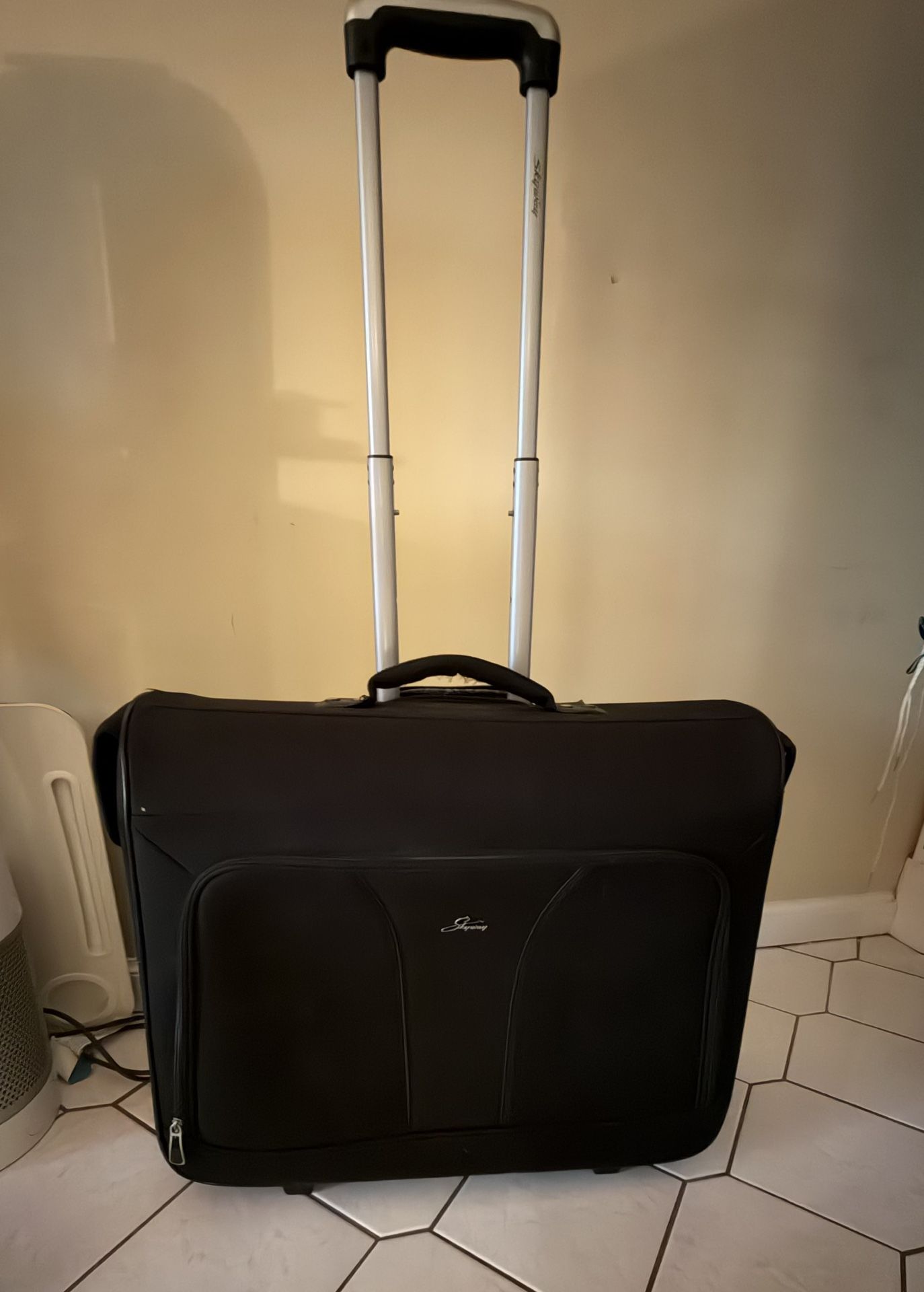 Luggage garment bag - Barely used