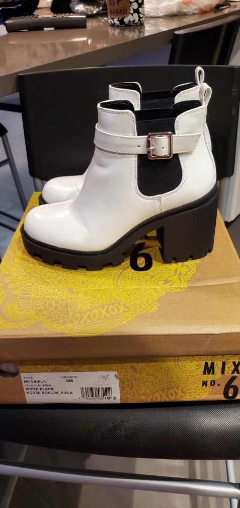 Mix NO 6 Womens White Boots Size 6 NEW IN BOX