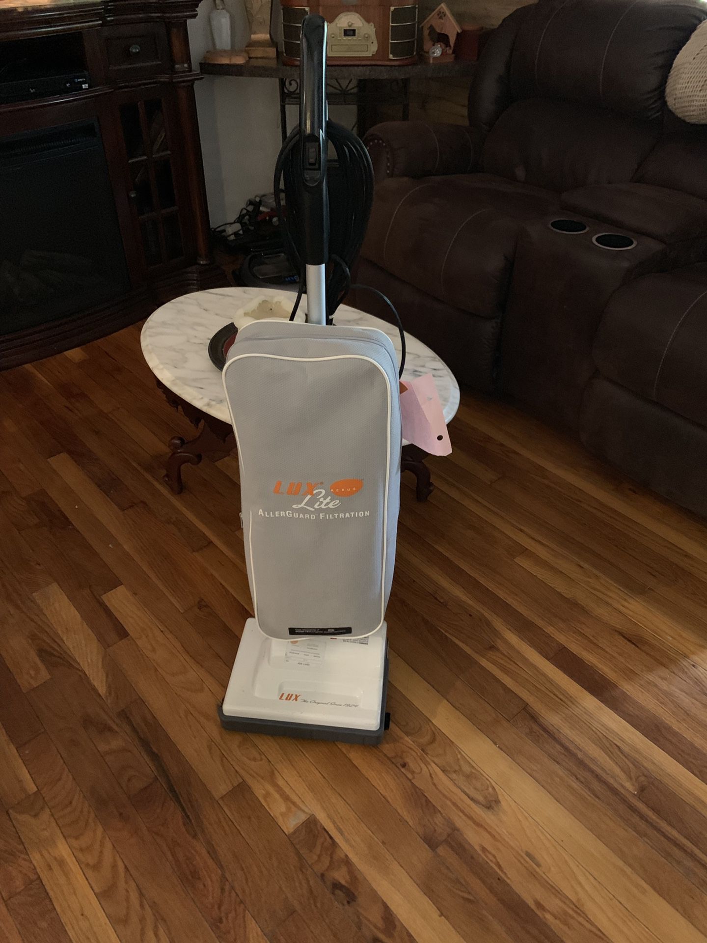 Arris Electrolux Light upright vacuum cleaner