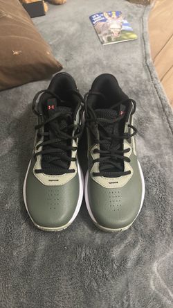NEW UNDER ARMOUR SHOES