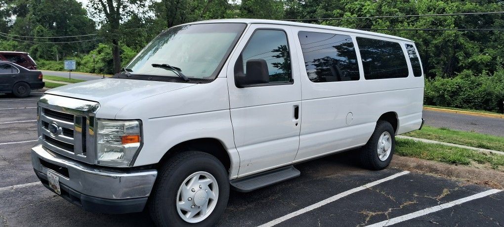 2013 Ford E-350