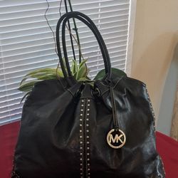 Michael Kors Astor Leather Extra Large Handbag Black