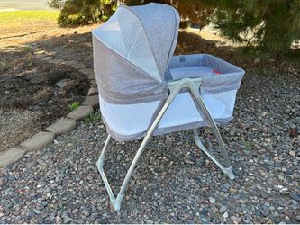BABY BASSINET LIKE NEW SUPER CLEAN ASKING $25