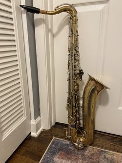 BUESCHER ARISTOCRAT TENOR SAXOPHONE