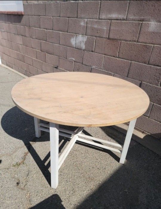 Free Dining Table