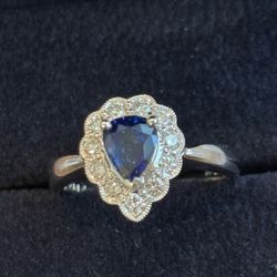 Gorgeous Sapphire and Diamond 18kt White Gold Ring