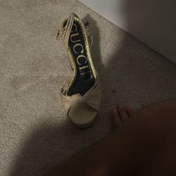 Gucci “Crawford” Knotted Leather Platform Sandals (Beige/Nude) 