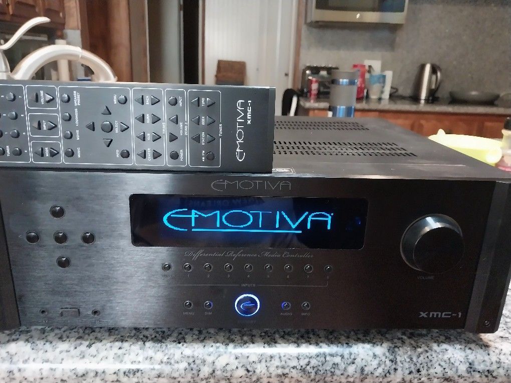 EMOTIVA XMC-1HOME THEATER PREAMP