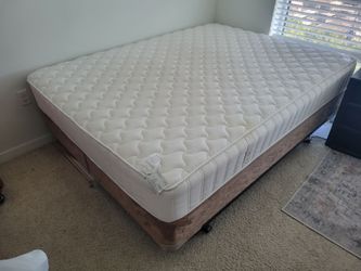 Queen bed set for sale! Comfortable & clean