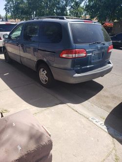 2000 Toyota Sienna