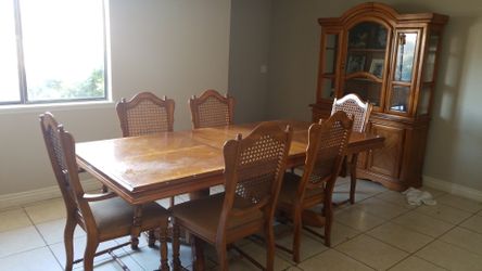 Dining room set: table, 6 chairs, and matching China cabinet and Hutch buffet